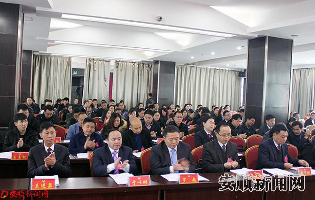 掌声热烈.JPG 掌声热烈.JPG