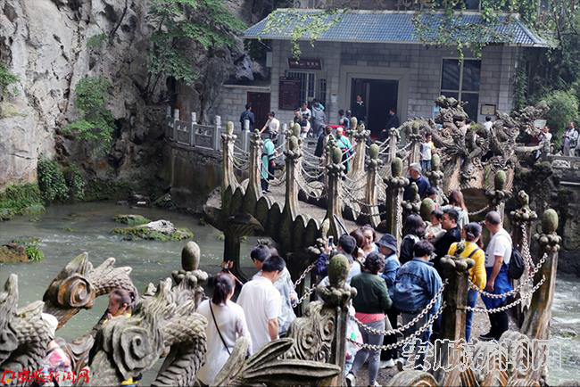 “五一”期间 龙宫景区迎来小长假高峰1.png