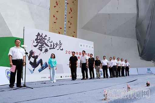全体起立,奏唱中华人民共和国国歌 (1).JPG