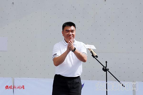 吴涛宣布“2018中国攀岩联赛(贵州紫云)”开幕.JPG 吴涛宣布“2018中国攀岩联赛(贵州紫云)”开幕.JPG