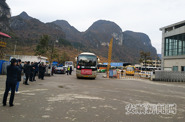 紫云：道路运输有序恢复建设项目复产复工