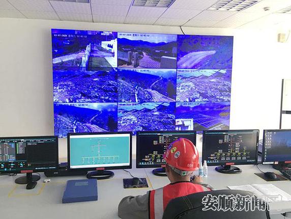 电站工作人员正在作业.jpg