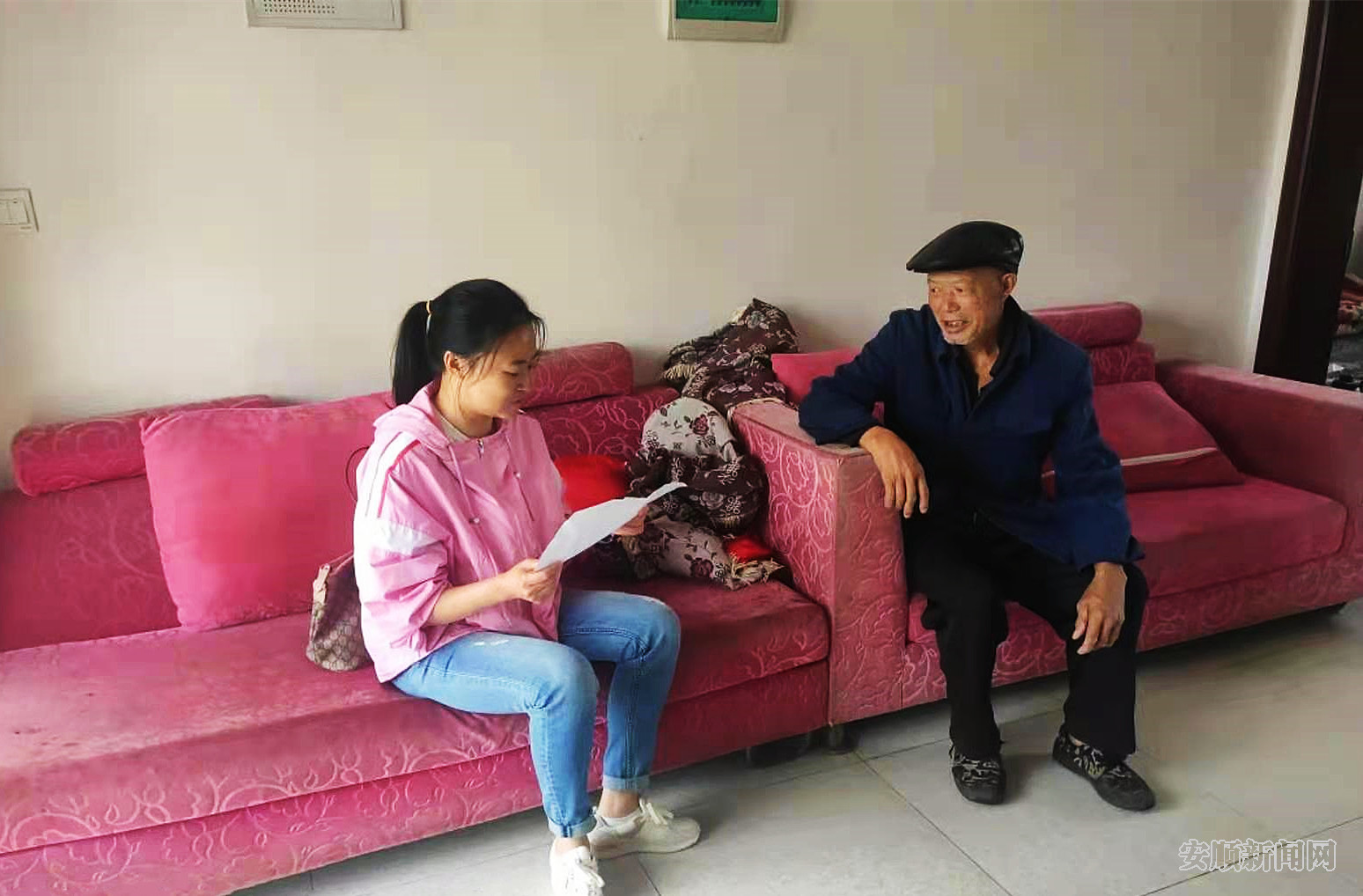 守望群众幸福的“嬢嬢书记” ——记全省优秀党务工作者关岭自治县百合街道党工委副书记罗婷