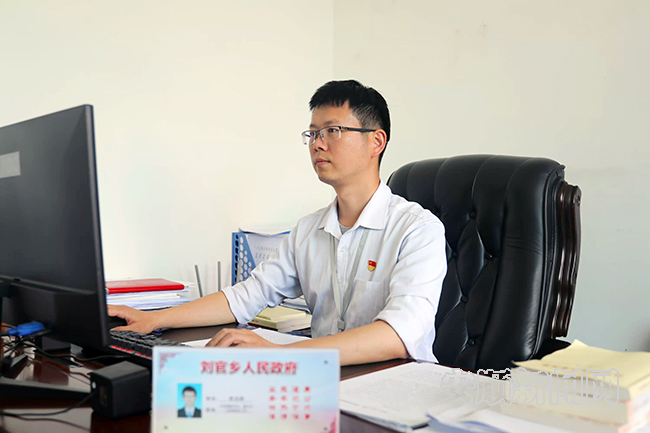 勠力同心 实干担当 谱写乡村振兴新篇章——访全省优秀共产党员、西秀区刘官乡党委书记李光明