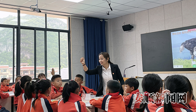 扎根讲台守初心  辛勤耕耘育桃李——记全省优秀共产党员紫云第六小学党支部书记、校长赵瑛