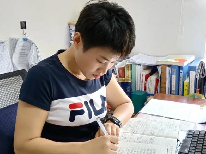 身在兵位，心为帅谋——记安顺市优秀共产党员 平坝区安平街道党政办负责人龚忠燕