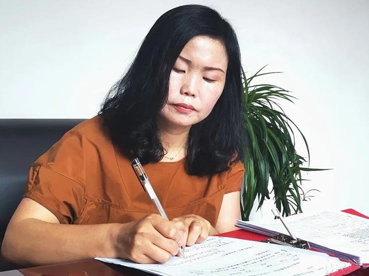 老百姓的“亲人”——记全市优秀共产党员平坝区十字乡党委副书记王慧