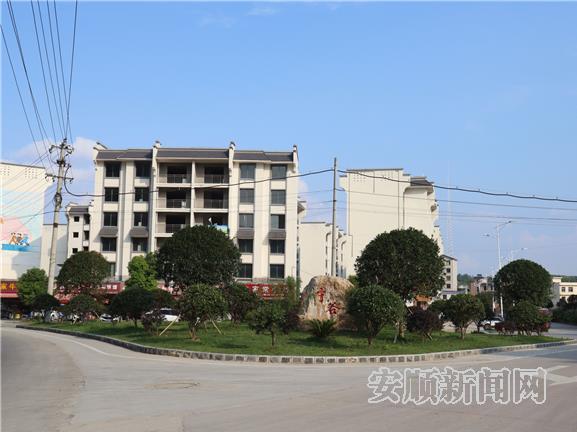市直机关工委： 干群连心齐动手 乡村环境换新颜