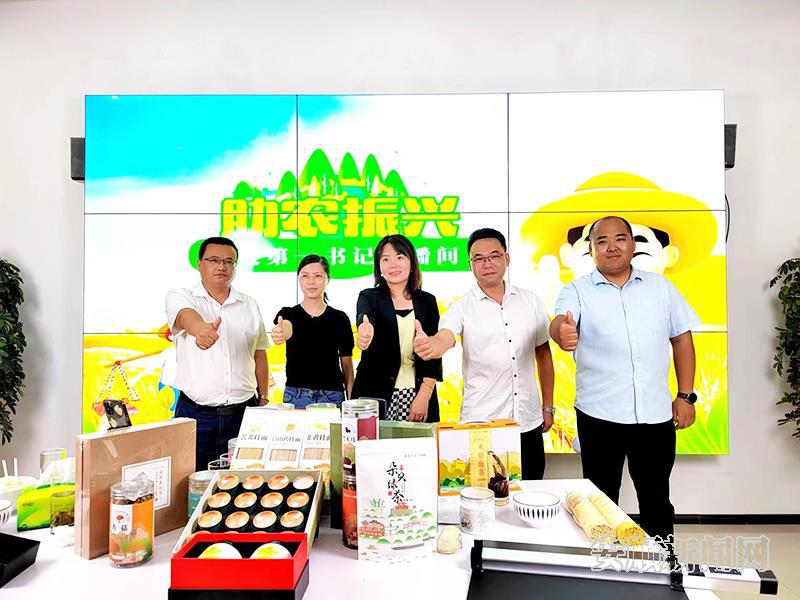 改革风帆劲  创新逐浪高——普定县先行先试组建“第一书记服务团”助力乡村振兴