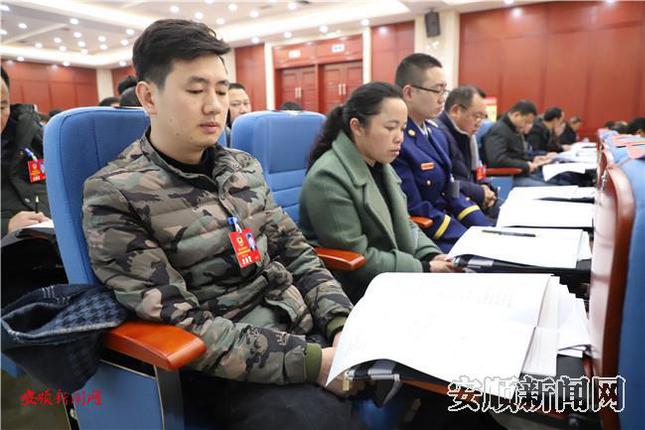会议现场（放周大勃报告里面 分散放）   (2).JPG