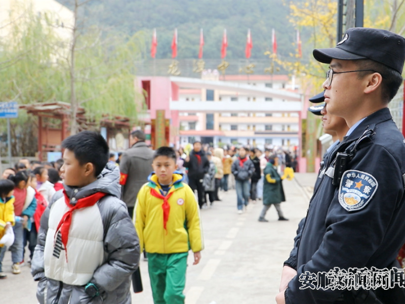 关岭公安局：建立街边警务站，筑牢安全“防护网”