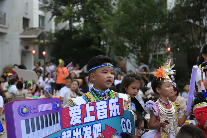 “以赛促旅”,平坝区第二届乡村歌手大赛也将赛场设在天龙屯堡景区.JPG