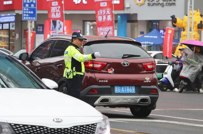 安顺交警：多措并举筑牢文明交通防线-FZ1002201818.jpg