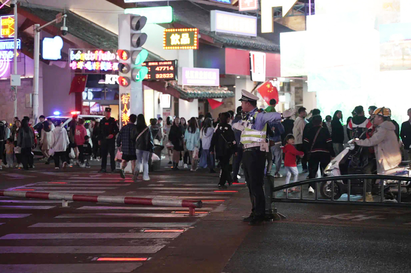 安顺交警：多措并举筑牢文明交通防线-FZ1002201819.jpg