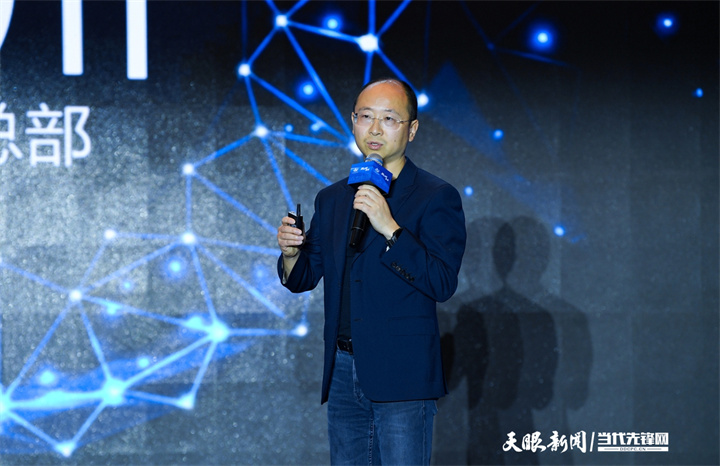 17443579888650.JPG 3---2025年4月11日,贵州文化旅游产业招商会在安顺市举行。图为马蜂窝旅游网联合创始人兼CEO陈罡谈贵州投资机遇 贵州日报天眼新闻记者 贾智 摄.JPG