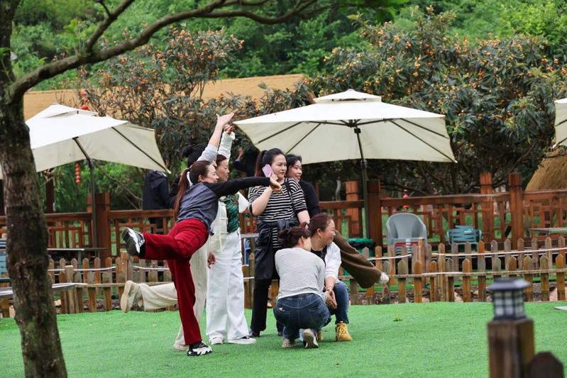 陇财村露天音乐酒吧.JPG