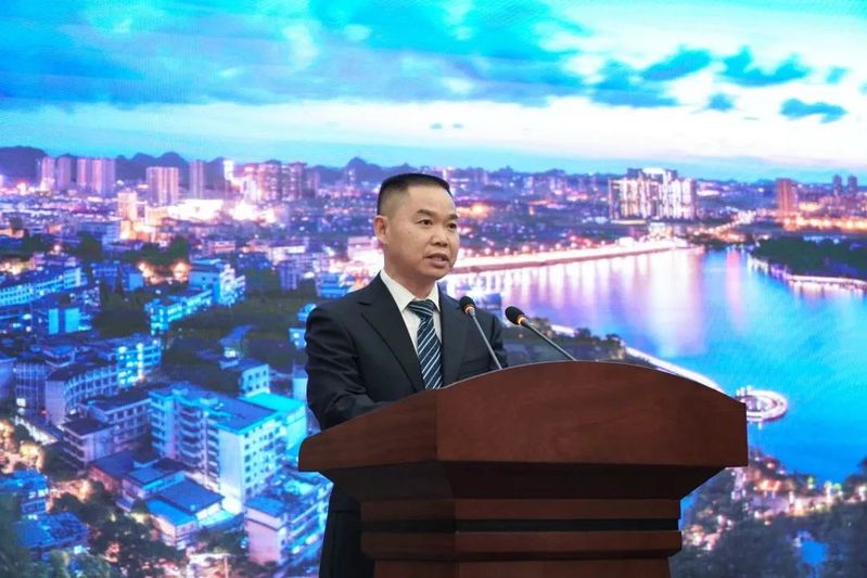 安顺市文体广电旅游局党组书记、局长范成荣.jpg
