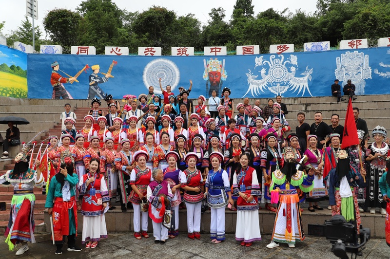 讲义古村徒步游合影-FZ1002872217.JPG