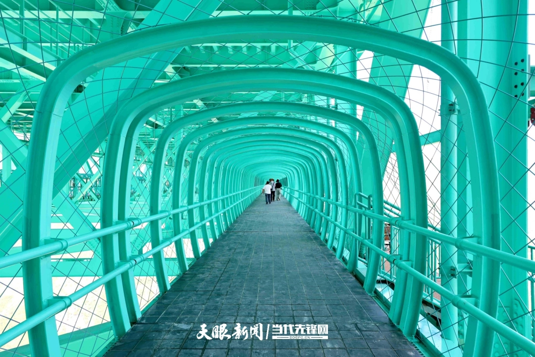 大桥桥体内部观光通道.jpg