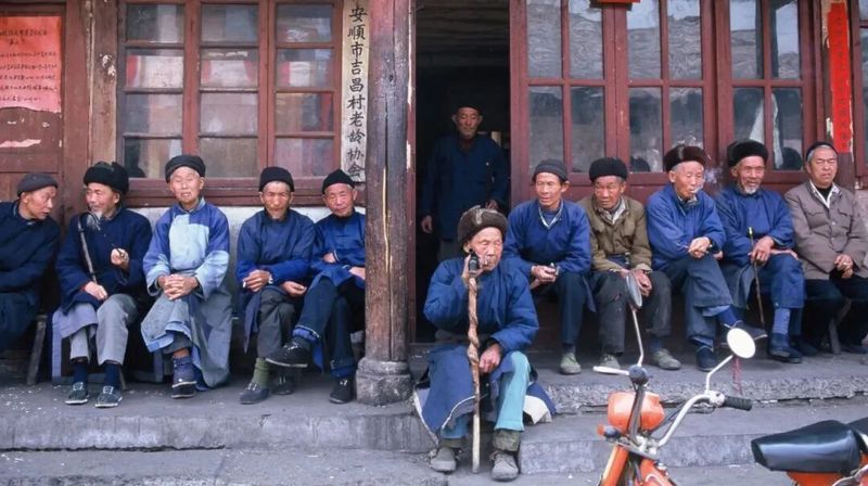 男装“马褂”，对襟短衣、宽腿裤，外罩“马褂”，仍保留明代风格。高冰摄.jpg